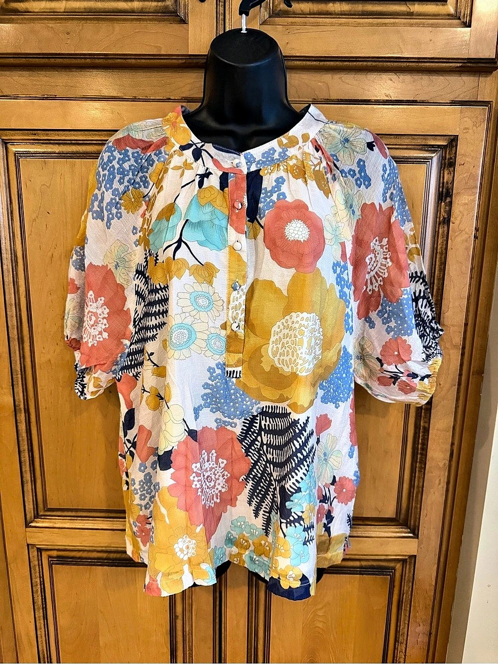 Umgee Floral Blouse in Multicolor Small Like New